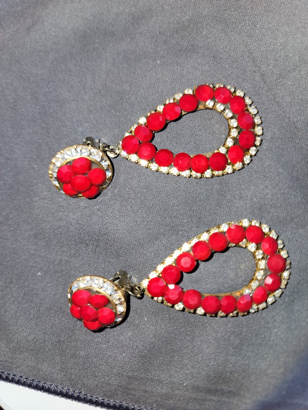 Vintage Red Teardrop Crystal Clip On Earrings - see Video In Pics